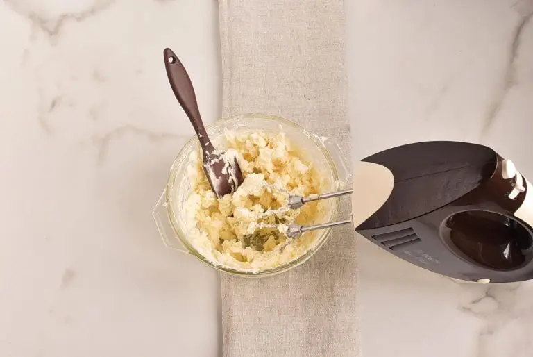 Step 6 - Easy Champagne Cupcakes
