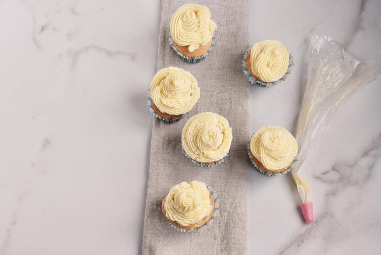 Step 7 - Easy Champagne Cupcakes