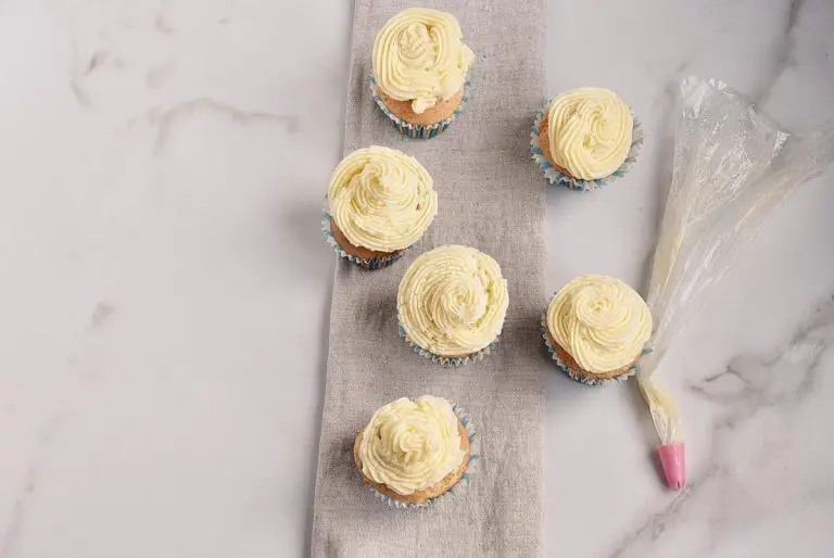 Step 7 - Easy Champagne Cupcakes