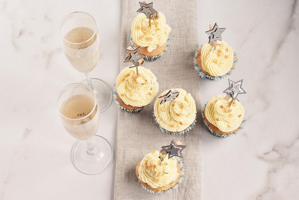 How to serve Easy Champagne Cupcakes