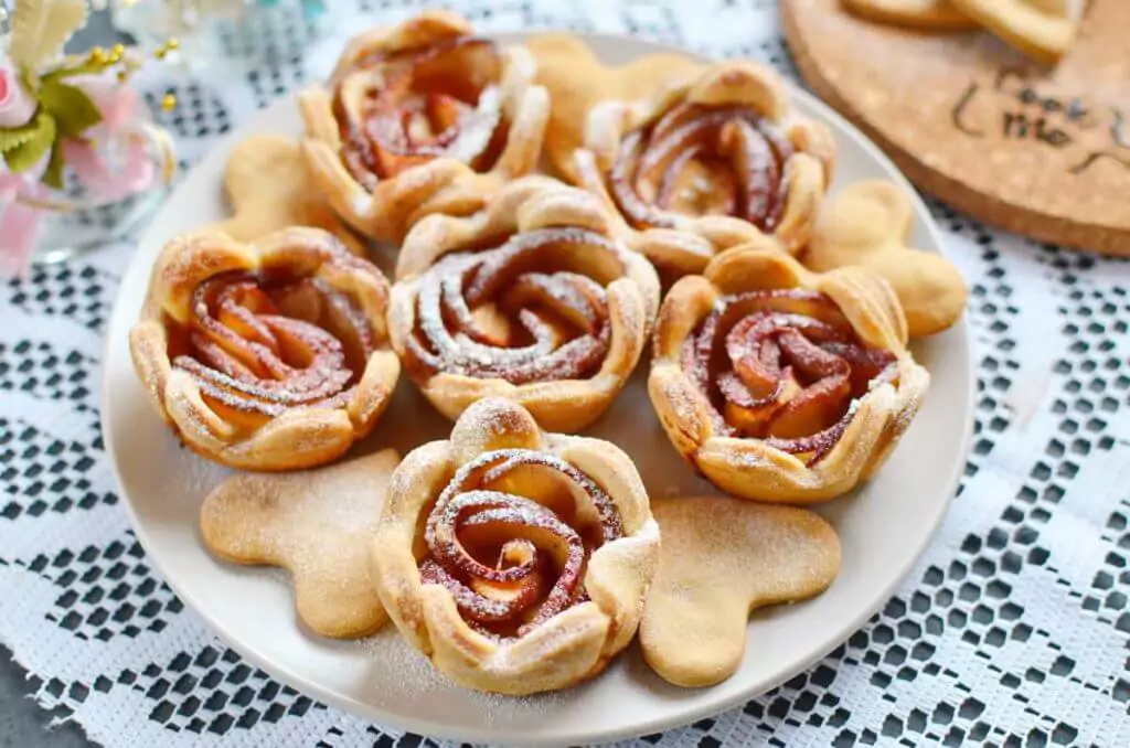 How to serve French Apple Roses Mini Tarts