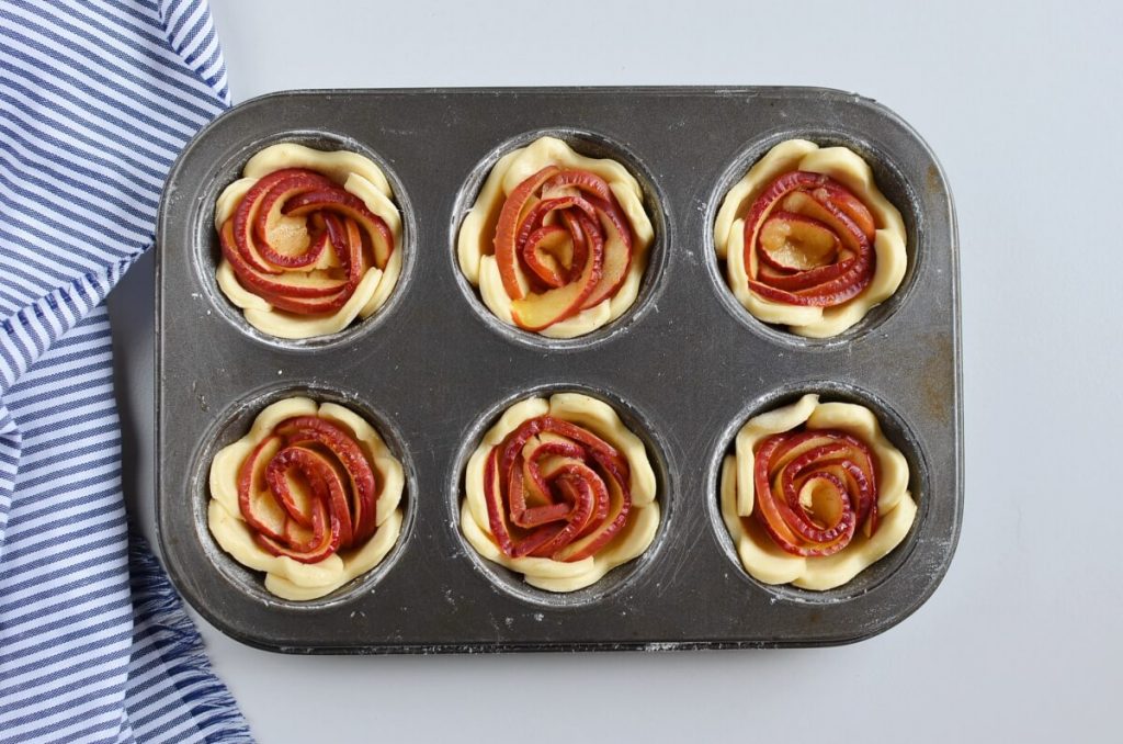 French Apple Roses Mini Tarts recipe - step 10