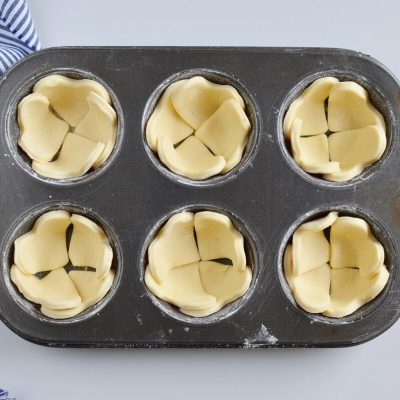 French Apple Roses Mini Tarts recipe - step 5