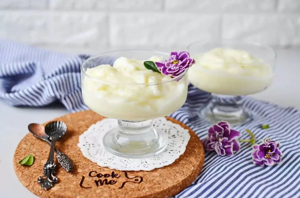 Homemade Eggless Vanilla Custard