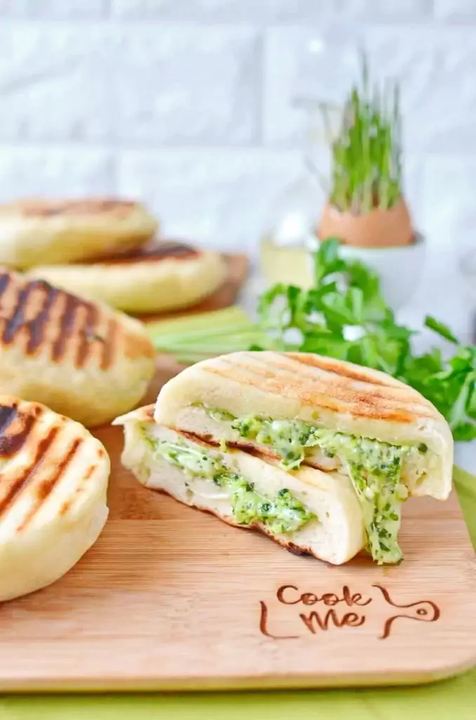Mozzarella Pesto Naan (no-yeast)