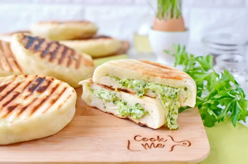 Mozzarella Pesto Naan (no-yeast)