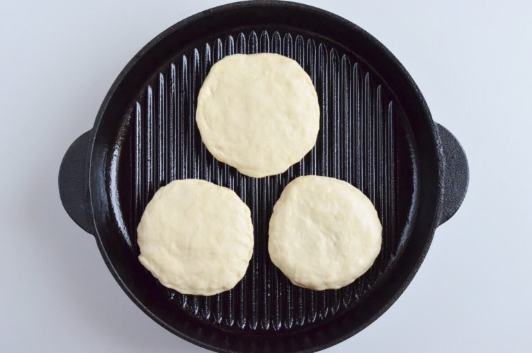 Step 8 - Mozzarella Pesto Naan (no-yeast)