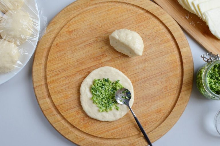 Step 6 - Mozzarella Pesto Naan (no-yeast)