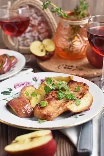 Pork Chops with Sautéed Apples and Caramelized Onions