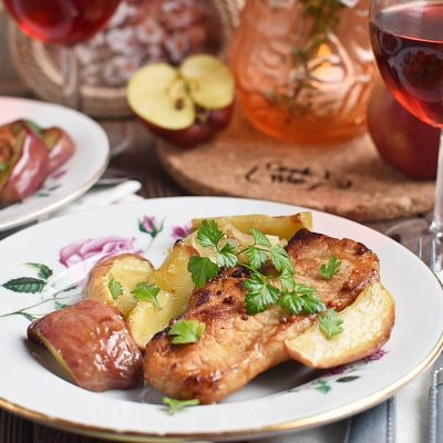 Pork Chops with Sautéed Apples Recipes–Homemade Pork Chops with Sautéed Apples–Easy Pork Chops with Sautéed Apples and Caramelized Onions