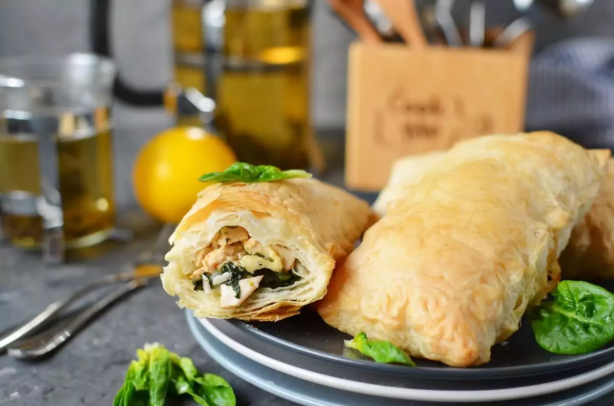 Chicken and Spinach in Puff Pastry Recipe-How To Make Chicken and Spinach in Puff Pastry-Easy Chicken and Spinach in Puff Pastry