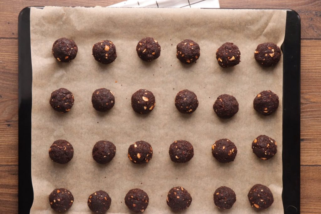 Chocolate Hazelnut Cake Balls recipe - step 3