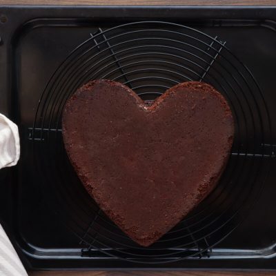 Chocolate Heart Cake recipe - step 15