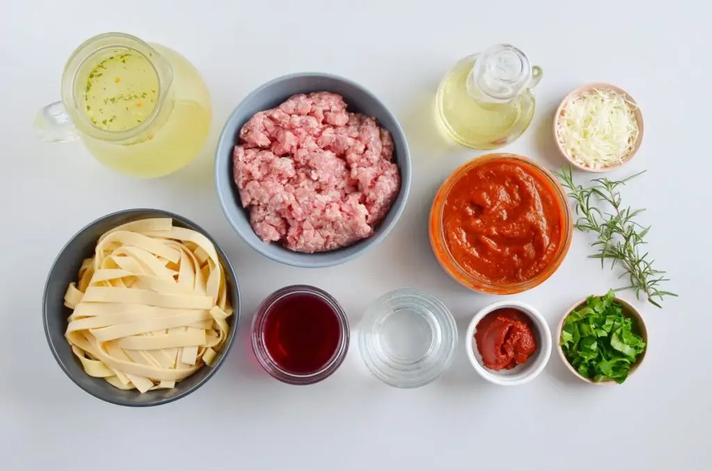 Ingredients for Quick One-Pan Pasta Bolognese