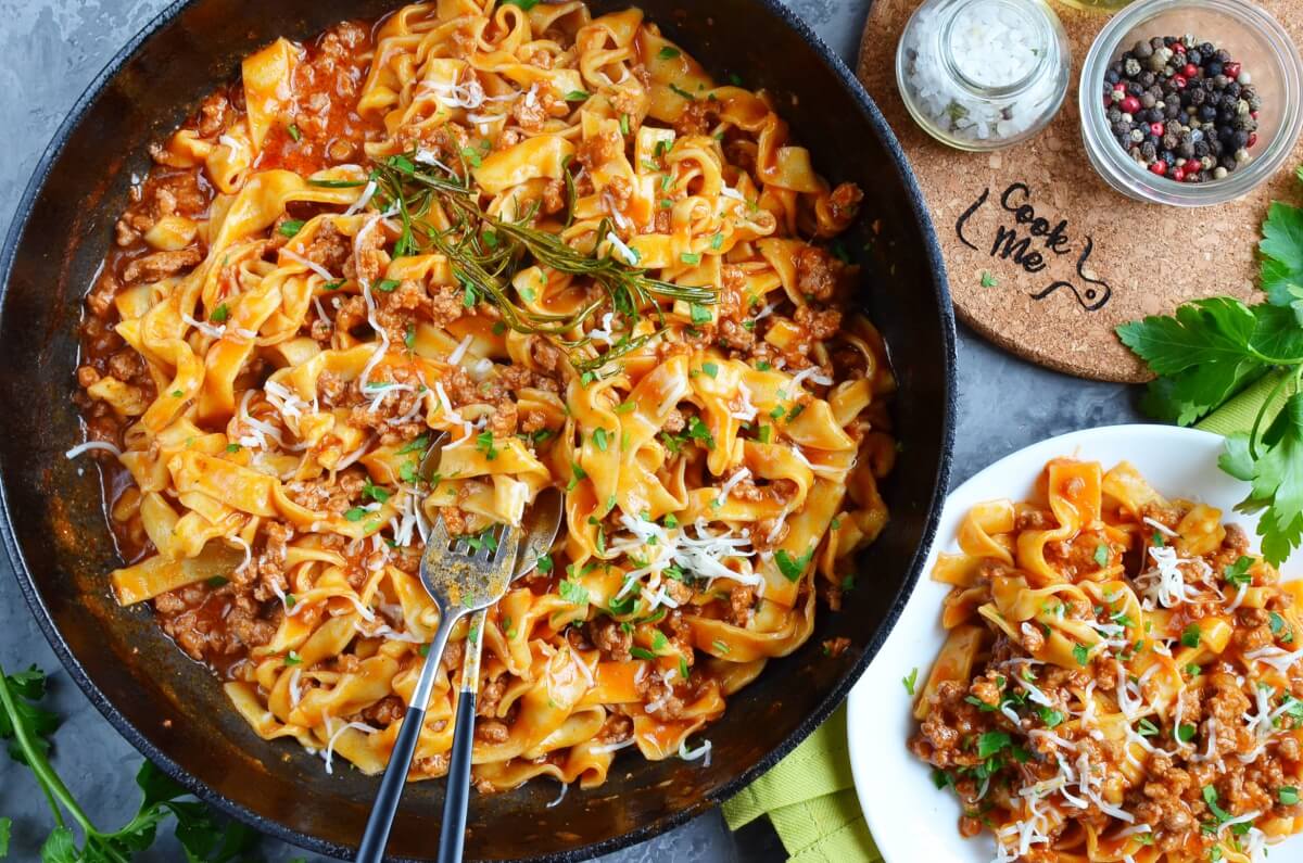 Quick One-Pan Pasta Bolognese