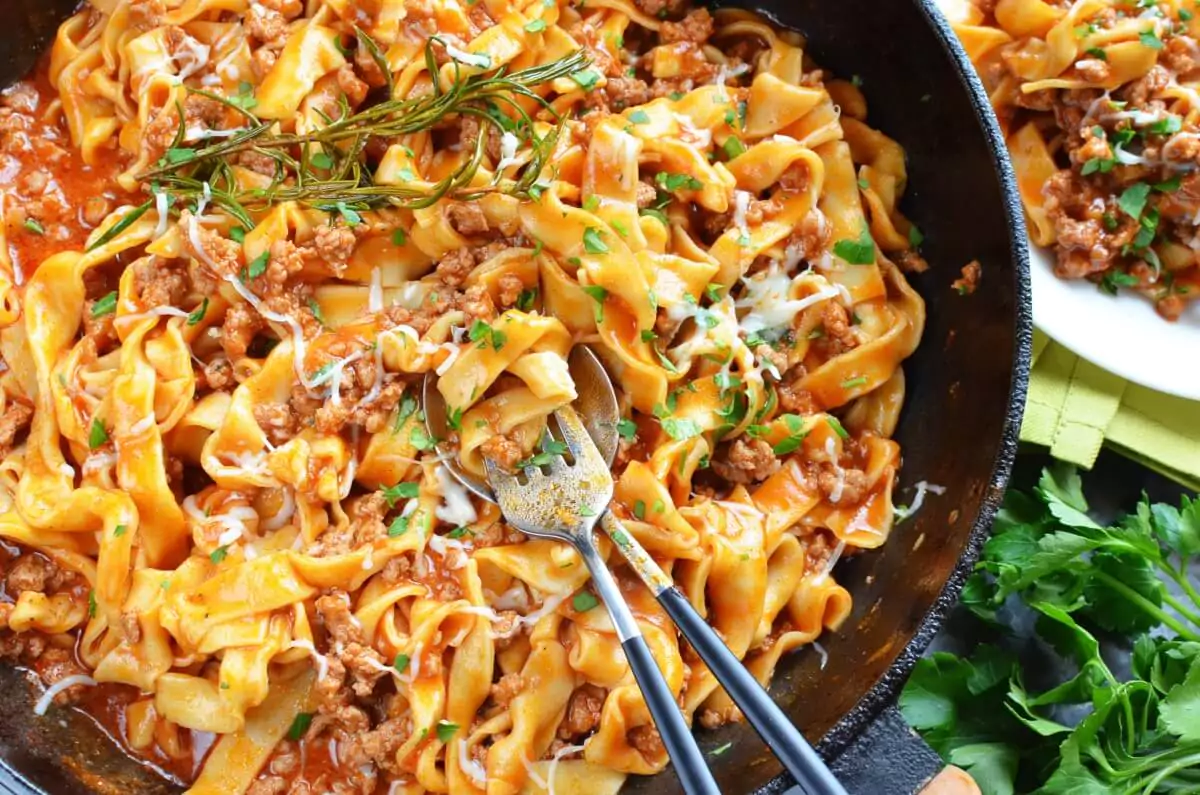 Quick One-Pan Spaghetti Bolognese Recipe-How To Make Quick One-Pan Spaghetti Bolognese-Delicious Quick One-Pan Spaghetti Bolognese