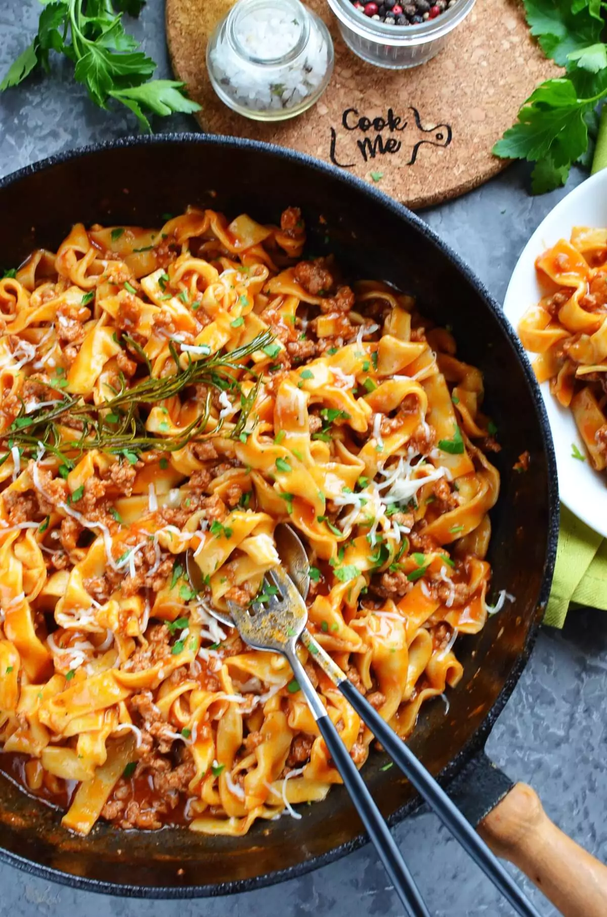 Quick One-Pan Pasta Bolognese