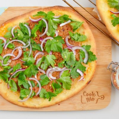 Spicy Lamb Pizza with Parsley–Red Onion Salad recipe - step 7