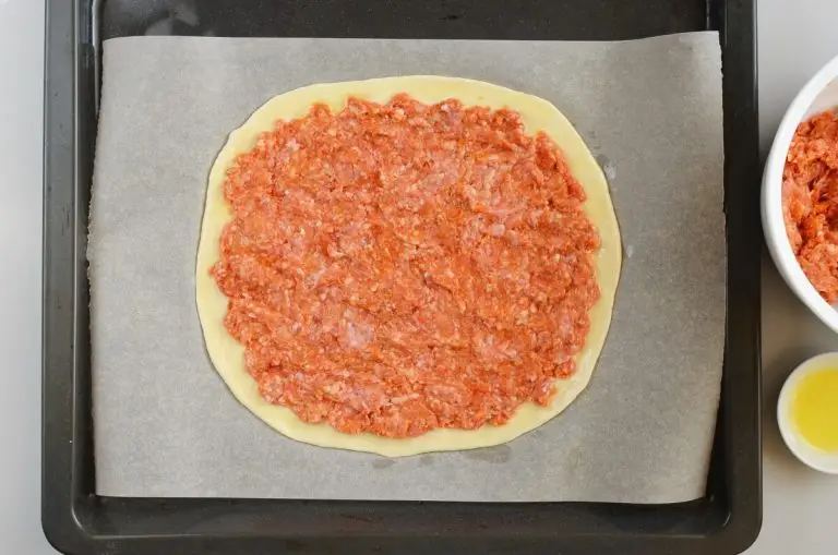 Step 4 - Spicy Lamb Pizza with Parsley–Red Onion Salad