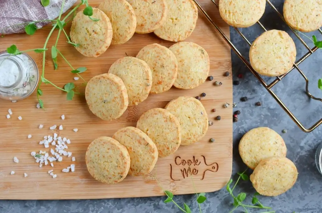 Thyme and Cheddar Cheese Cookies