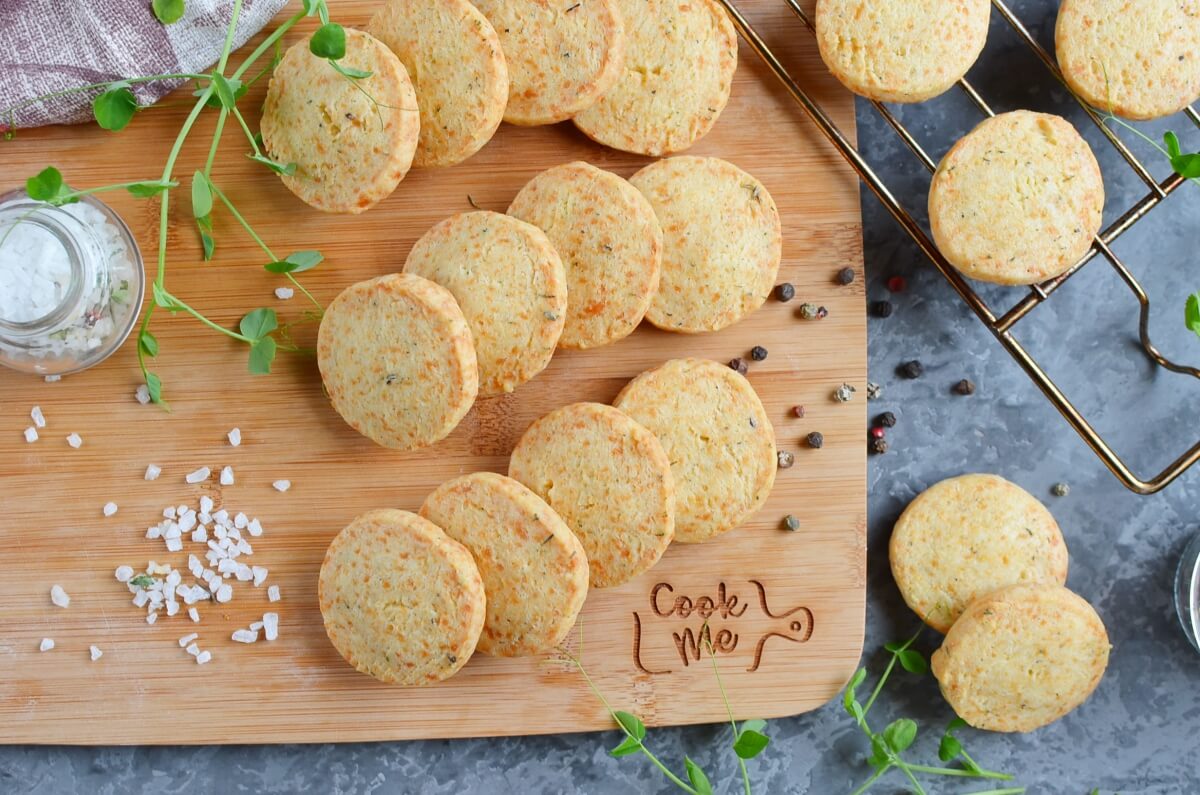 Thyme and Cheddar Cheese Cookies