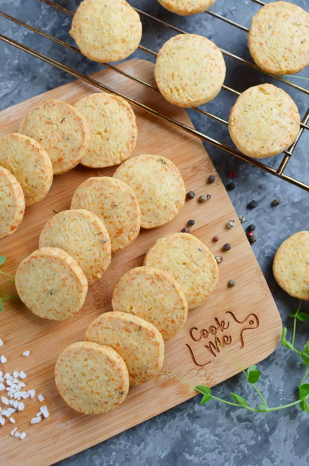 Thyme and Cheddar Cheese Cookies