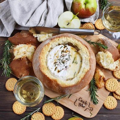 Baked-Brie-in-a-Sourdough-Bread-Bowl-Recipes–Homemade-Baked-Brie-in-a-Sourdough-Bread-Bowl–Eazy-Baked-Brie-in-a-Sourdough-Bread-Bowl