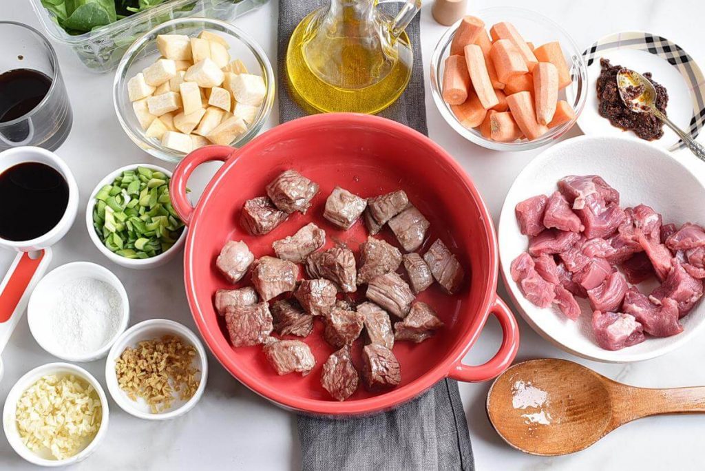Chinese Hot Pot of Beef and Vegetables recipe - step 1