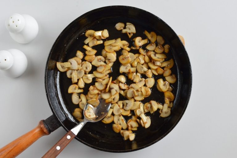 Step 1 - Easy Mushroom Gravy