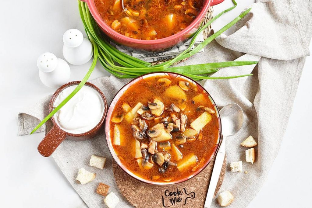 How to serve Hungarian Mushroom and Potato Soup