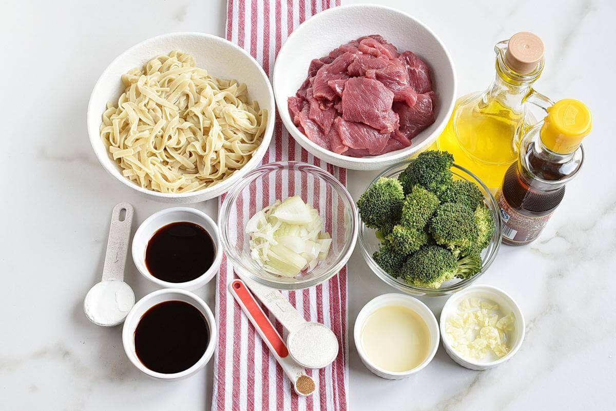 Ingridiens for Long-Life Chinese Noodles with Beef & Broccoli
