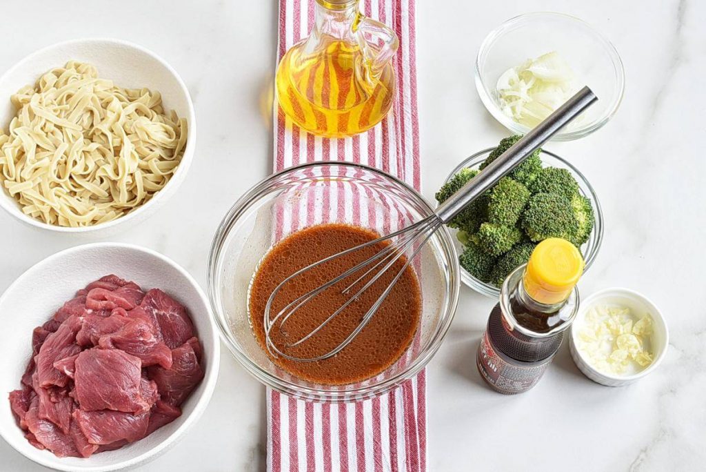 Long-Life Chinese Noodles with Beef & Broccoli recipe - step 1