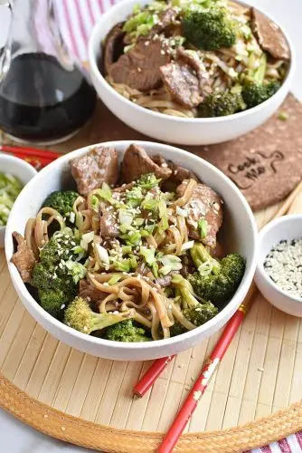 Long-Life Chinese Noodles with Beef & Broccoli