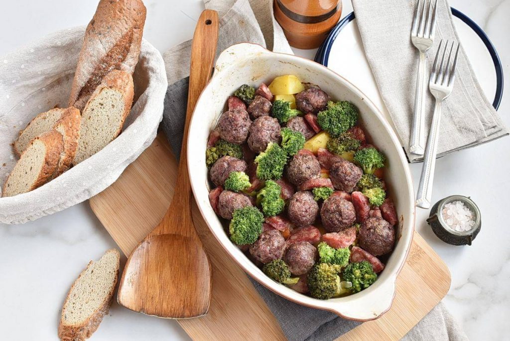 How to serve Meatballs Sausage Broccoli Dinner