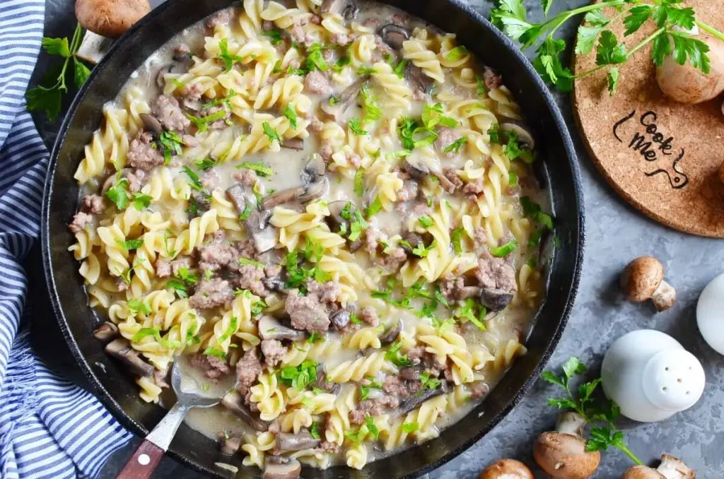 One Pot Ground Beef Stroganoff