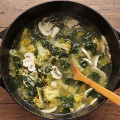Supergreen Mushroom and Orzo Soup recipe - step 3