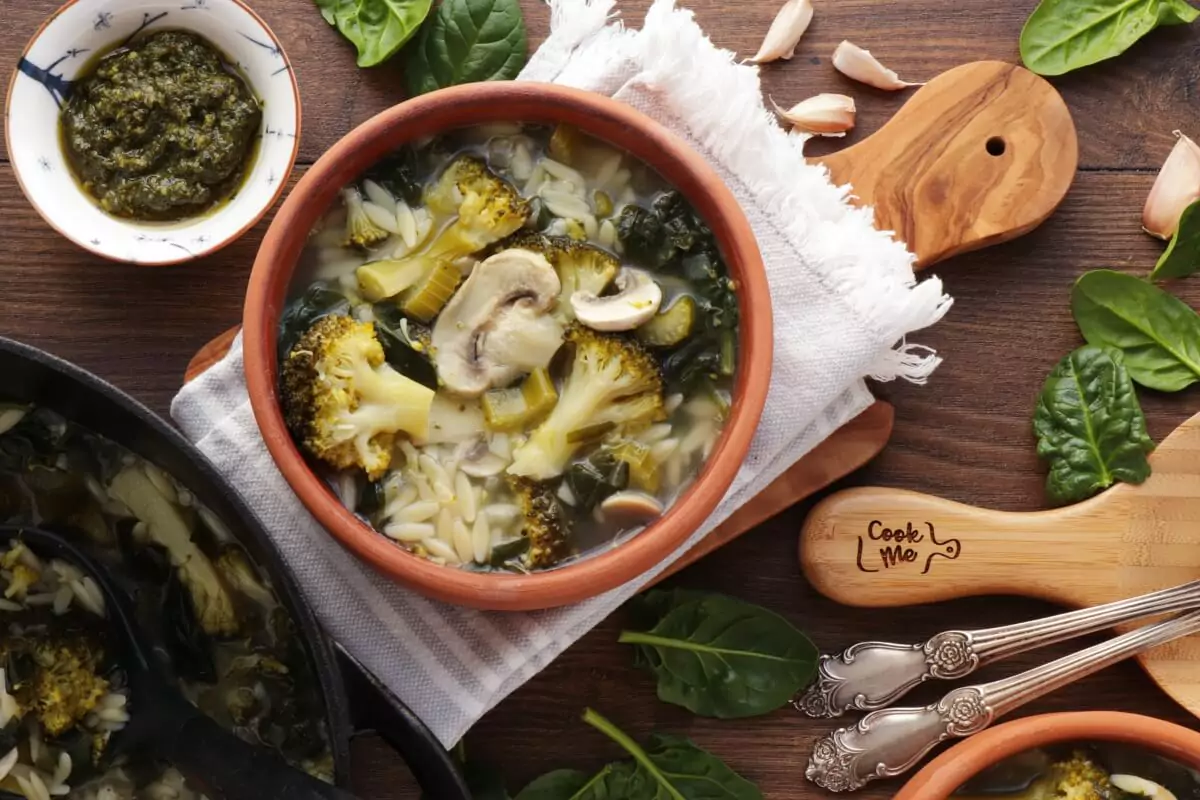 Supergreen Mushroom and Orzo Soup Recipe-Vegan Main Dishes-Healthy Mushroom Soup