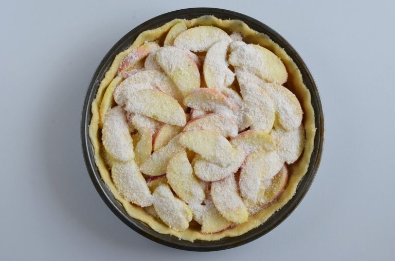 Step 5 - Yummy Crunchy Apple Pie