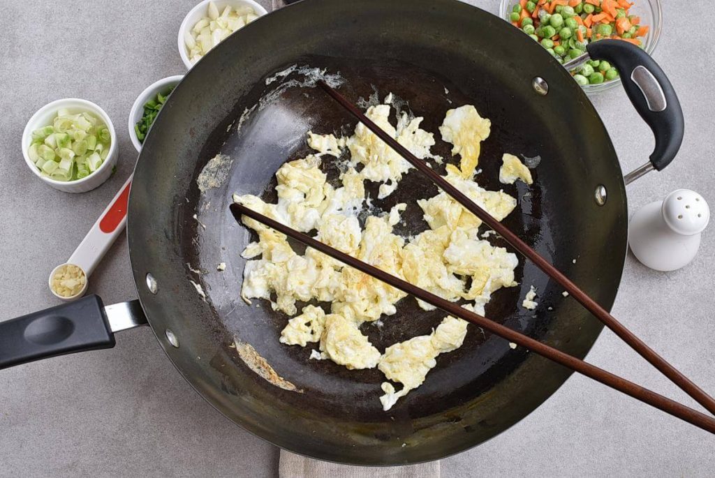 Cauliflower “Fried Rice” recipe - step 3