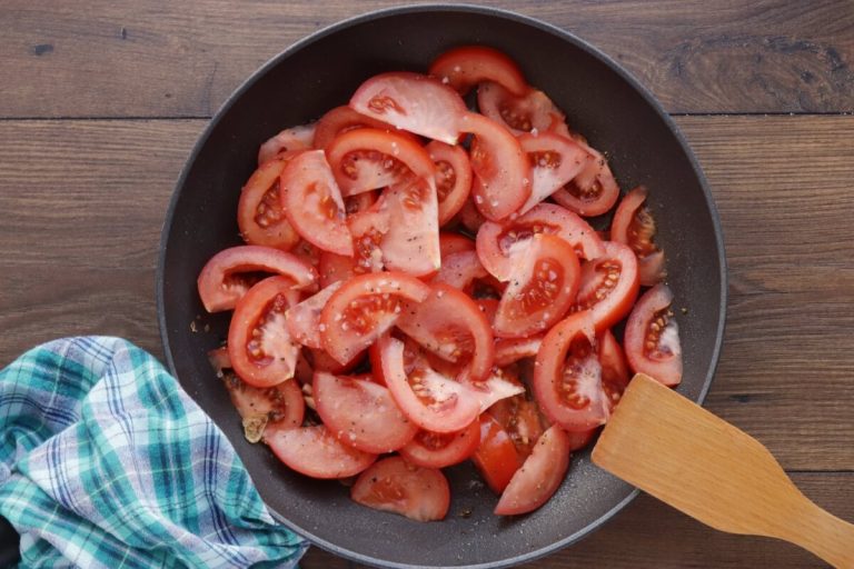 Step 4 - Chicken Breast with Tomatoes and Garlic
