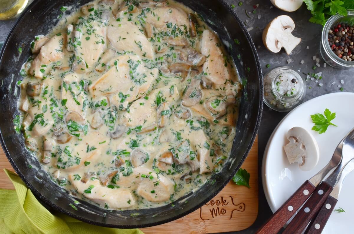 Creamy Herb Mushroom Chicken Recipe - Cook.me Recipes