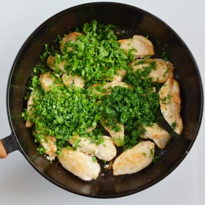 Creamy Herb Mushroom Chicken recipe - step 3