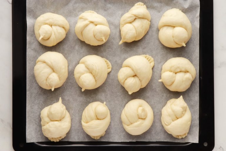 Step 10 - Easter Bird Bread Rolls