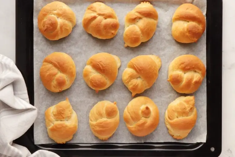 Step 12 - Easter Bird Bread Rolls