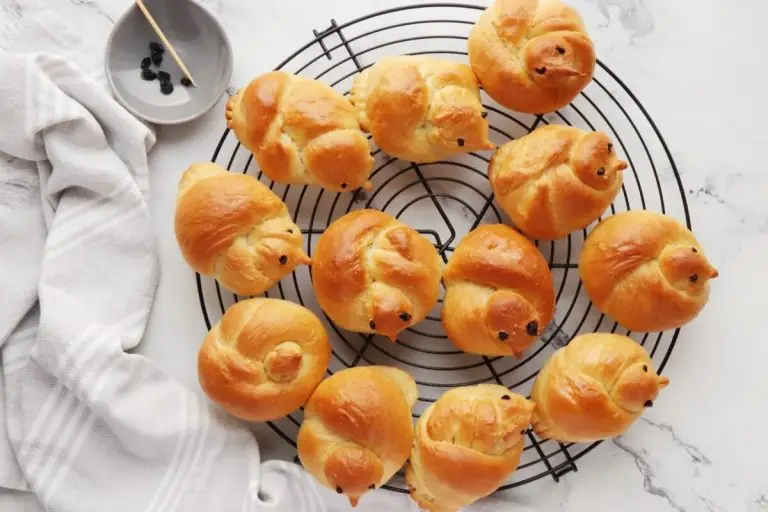 Step 13 - Easter Bird Bread Rolls