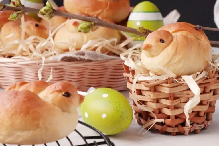 Step 14 - Easter Bird Bread Rolls