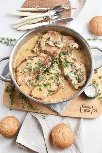 Pork Chops with Creamy Mushroom Sauce