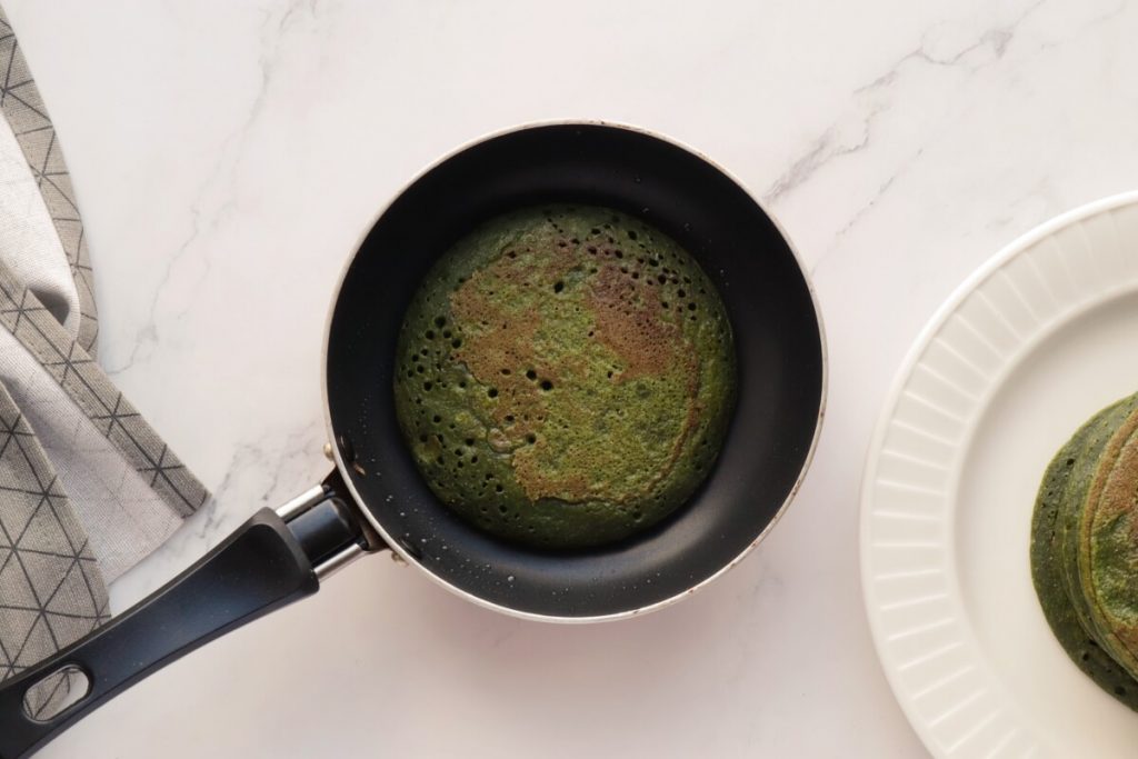Healthy Green Spinach Pancakes recipe - step 6