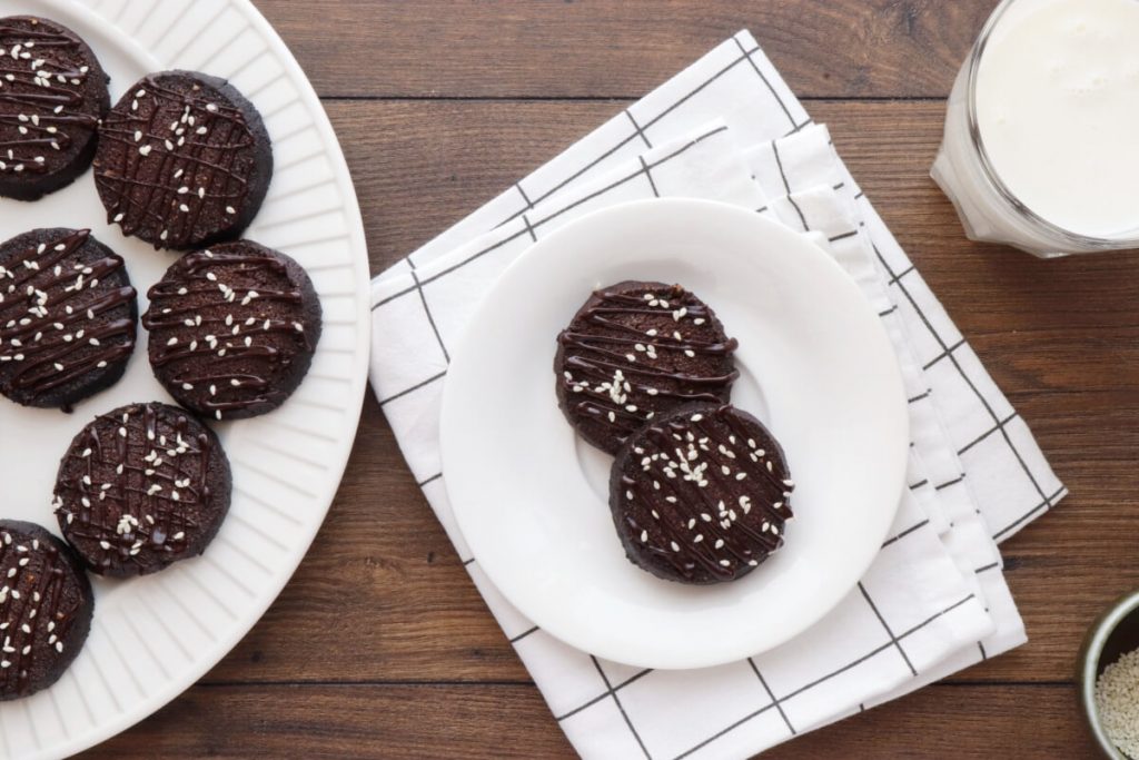 How to serve Low-Carb Chocolate Cookies