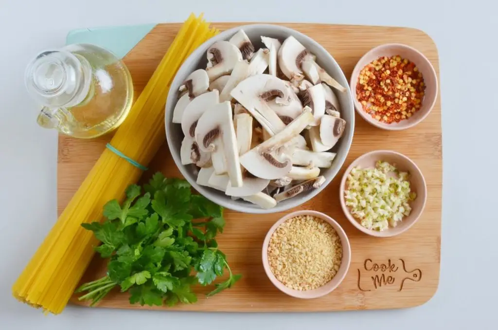 Ingredients for 15-Minute Garlic Mushroom Pasta